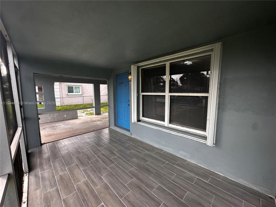 3761 NW 9th St, Lauderhill, Florida 33311, USA