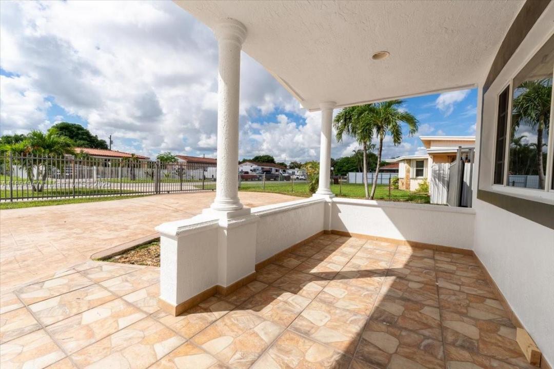 257 W 44th St, Hialeah, Флорида 33012, Соединенные Штаты
