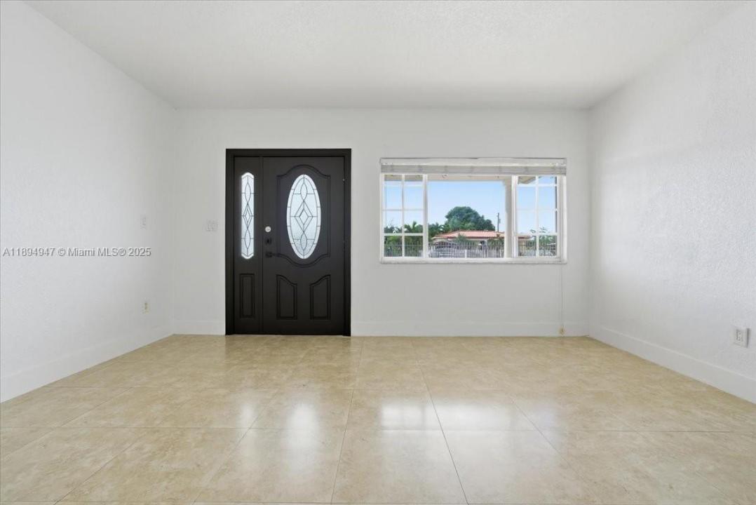257 W 44th St, Hialeah, Флорида 33012, Соединенные Штаты