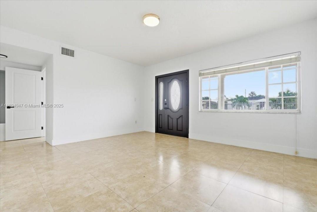 257 W 44th St, Hialeah, Флорида 33012, Соединенные Штаты