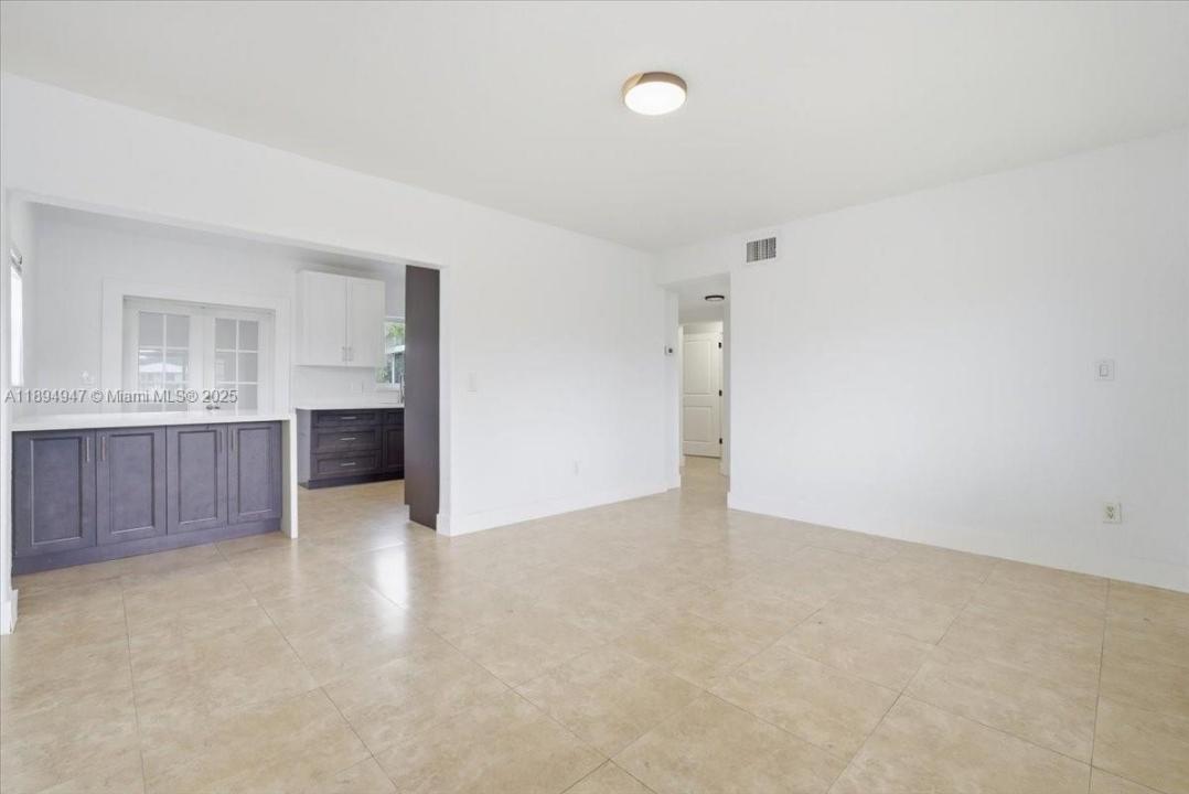 257 W 44th St, Hialeah, Флорида 33012, Соединенные Штаты