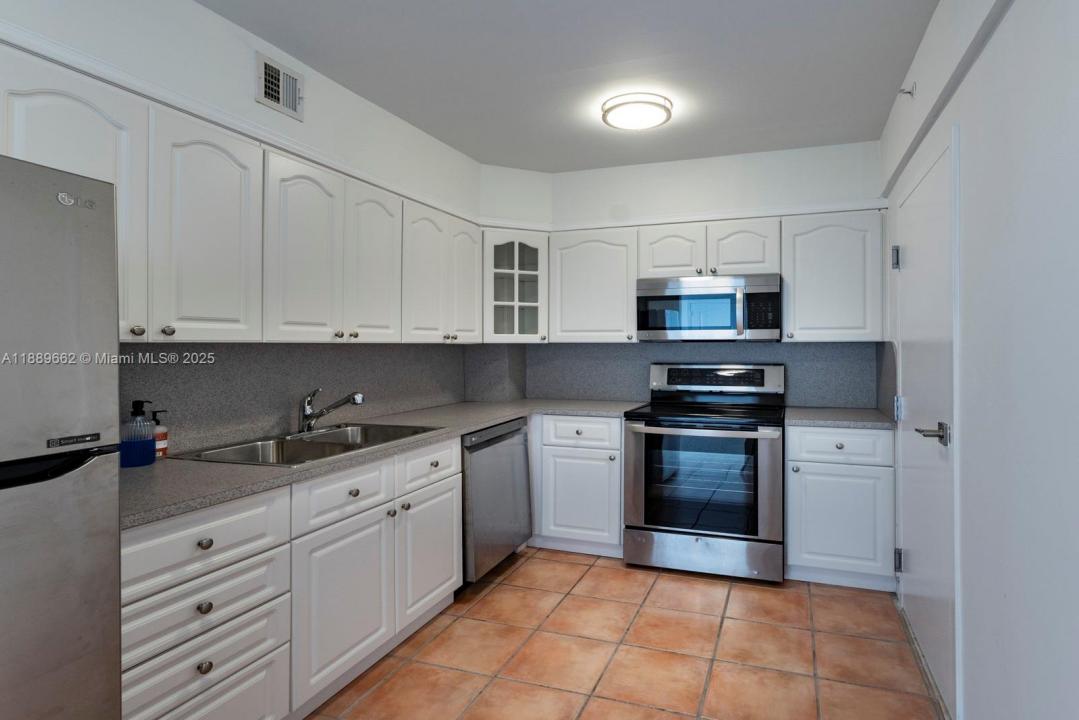 90 Edgewater Dr 1218, Coral Gables, Floryda 33133, USA