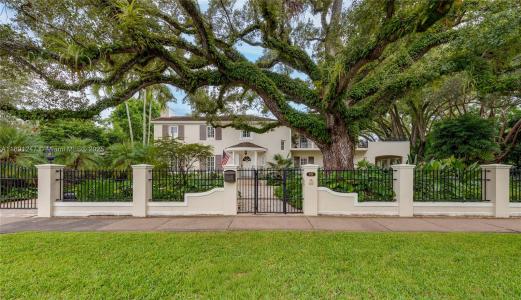 1036 S Greenway Dr, Coral Gables, Florida 33134, USA