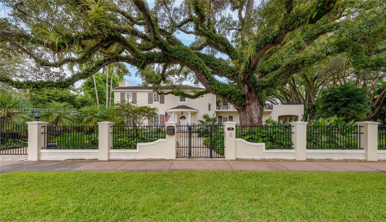 1036 S Greenway Dr, Coral Gables, פלורידה 33134, ארצות הברית של אמריקה