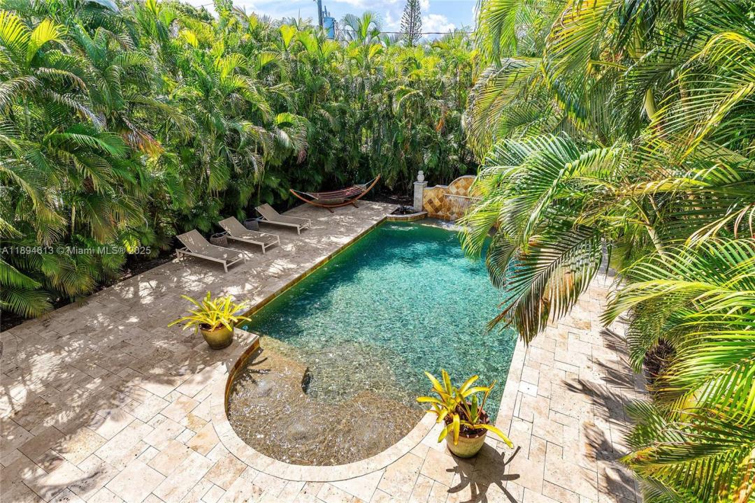 12 NE 26th St, Wilton Manors, 佛罗里达州 33305, 美国