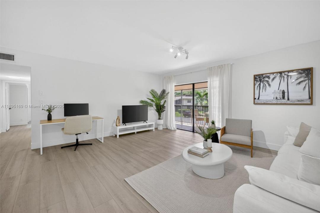 261 Deer Creek Blvd 1205, Deerfield Beach, Floryda 33442, USA