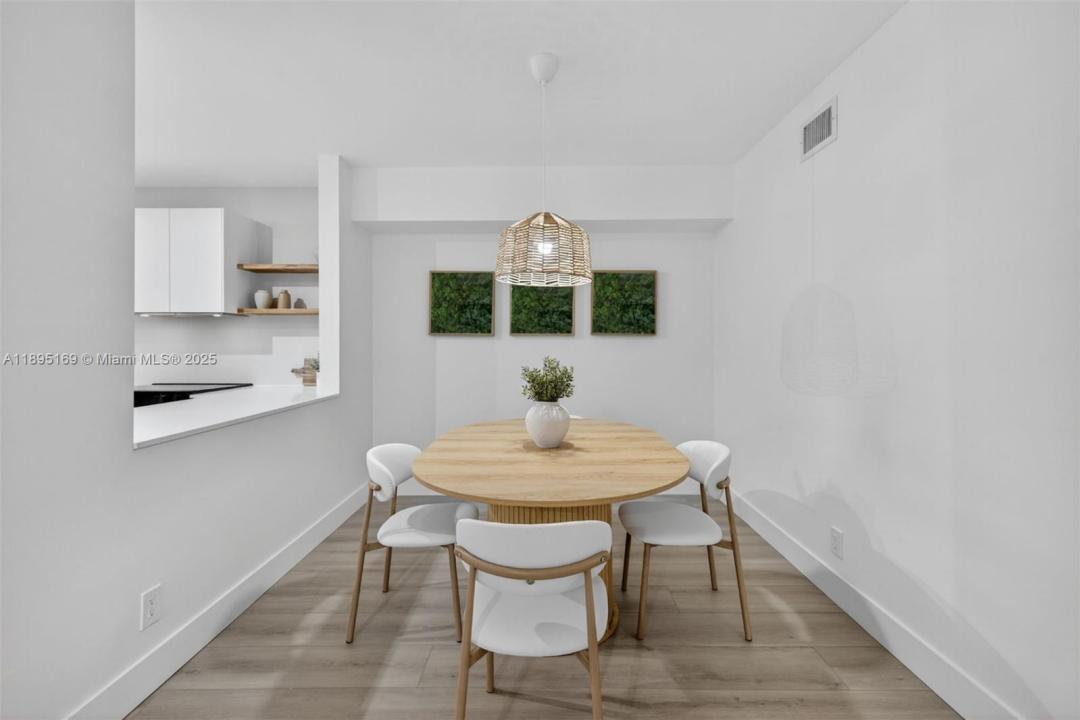 261 Deer Creek Blvd 1205, Deerfield Beach, Floryda 33442, USA