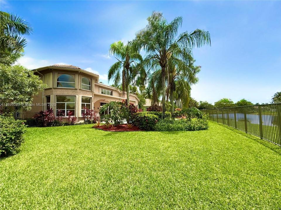2547 Montclaire Cir 2547, Weston, Florida 33327, Estados Unidos