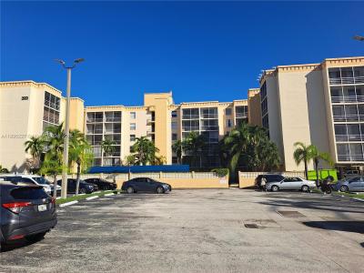 2935 NE 163rd St 2Q, North Miami Beach, Florida 33160, USA