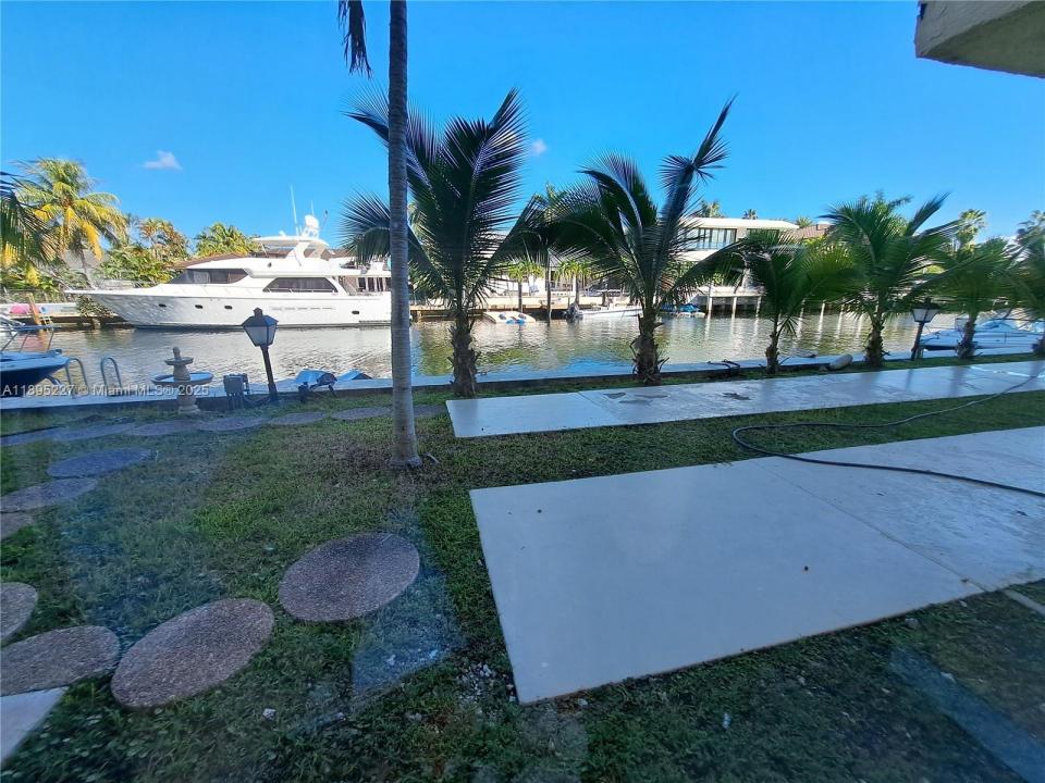 2935 NE 163rd St 2Q, North Miami Beach, Floride 33160, États-Unis