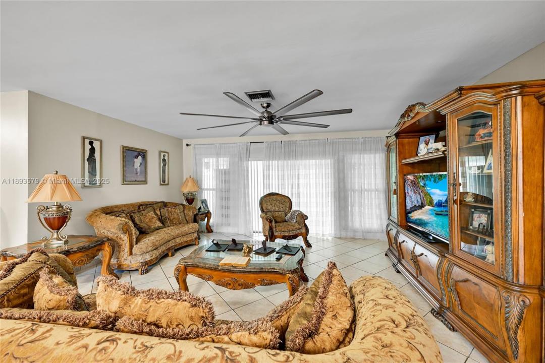 311 NW 201st St, Miami Gardens, Флорида 33169, Соединенные Штаты