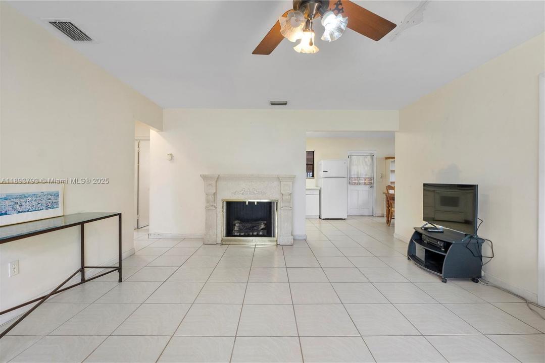 621 SW 5th Ct, Hallandale Beach, Florida 33009, Estados Unidos