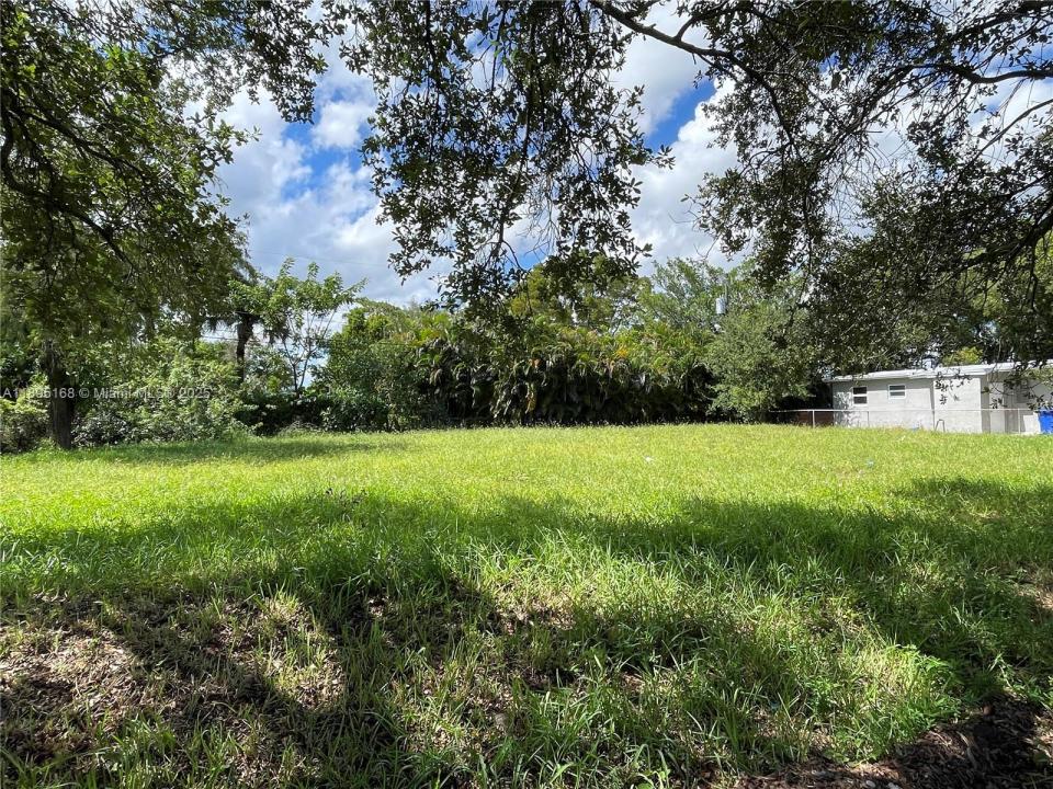 833 NW 12th Ave, Fort Lauderdale, Florida 33311, Estados Unidos