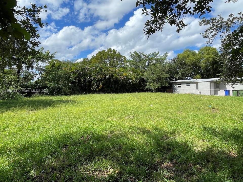 833 NW 12th Ave, Fort Lauderdale, Florida 33311, Estados Unidos