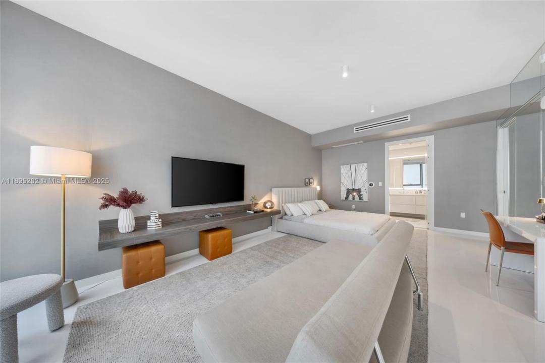 300 Biscayne Blvd Way 805, Miami, Florida 33131, Estados Unidos