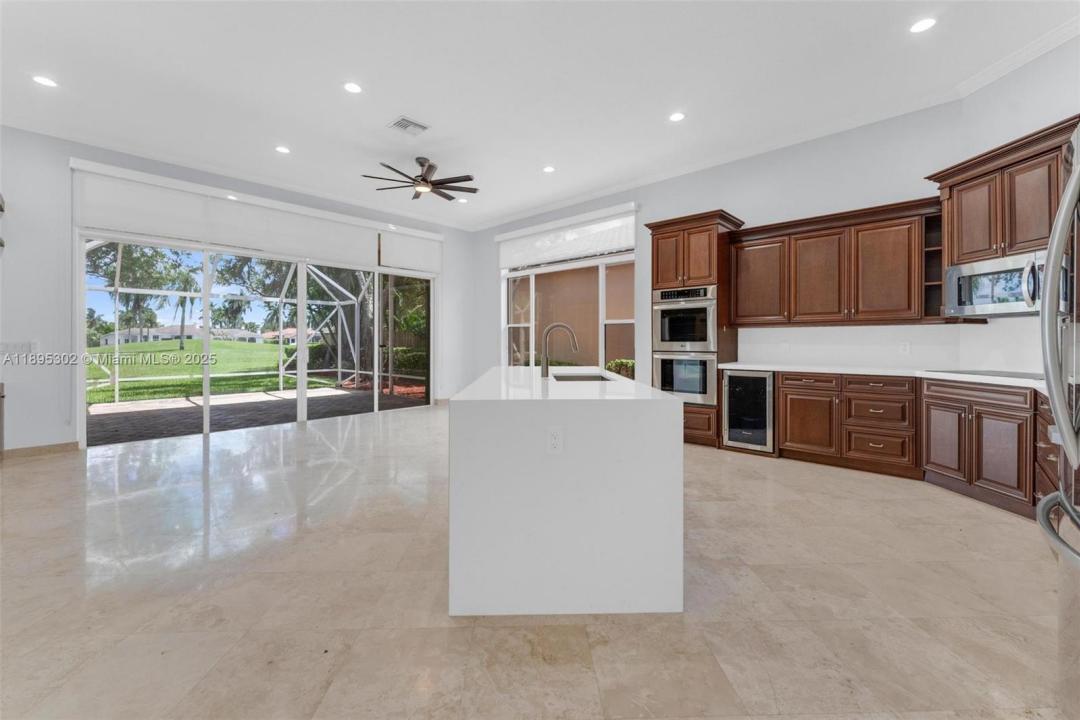 2468 Bay Isle Ct, Weston, Florida 33327, Stati Uniti