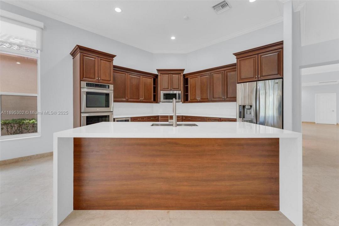 2468 Bay Isle Ct, Weston, Florida 33327, Stati Uniti