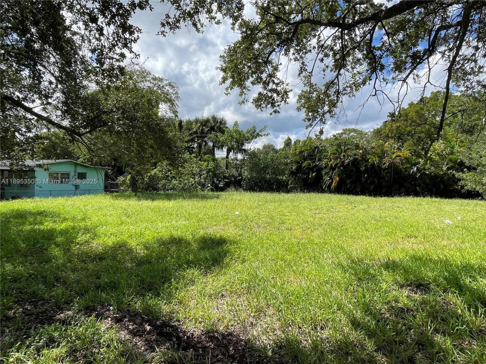 833 NW 12th Ave, Fort Lauderdale, Florida 33311, Estados Unidos