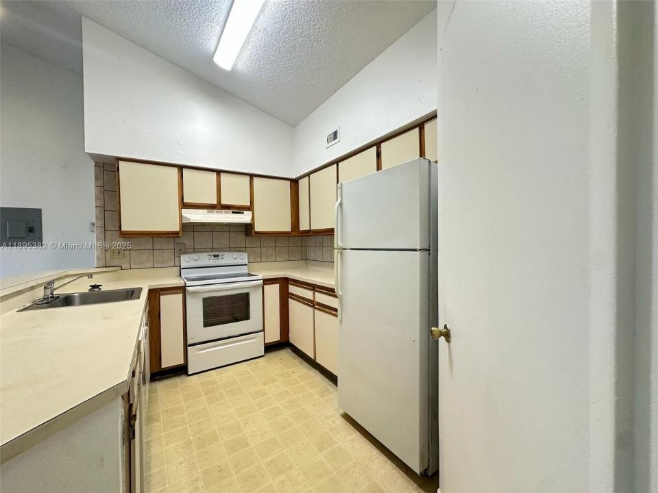 2550 SW 18th Ter 2305, Fort Lauderdale, Florida 33315