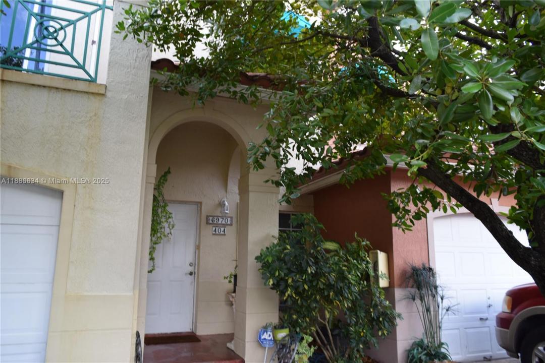 6970 NW 174th Ter 404, Hialeah, Floryda 33015, USA