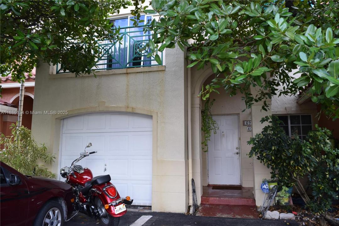 6970 NW 174th Ter 404, Hialeah, Floryda 33015, USA