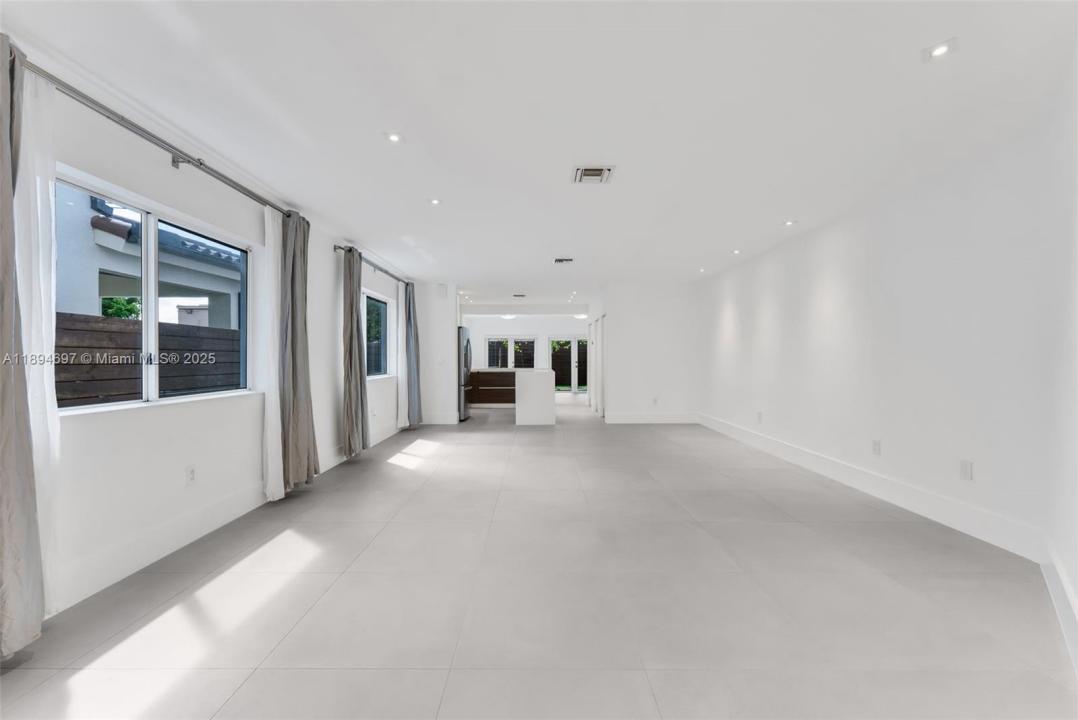 2924 Bridgeport Ave, Miami, Florida 33133, Stati Uniti