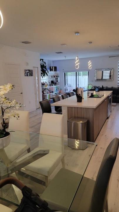 10455 NW 82nd St 4, Doral, Florida 33178, Estados Unidos