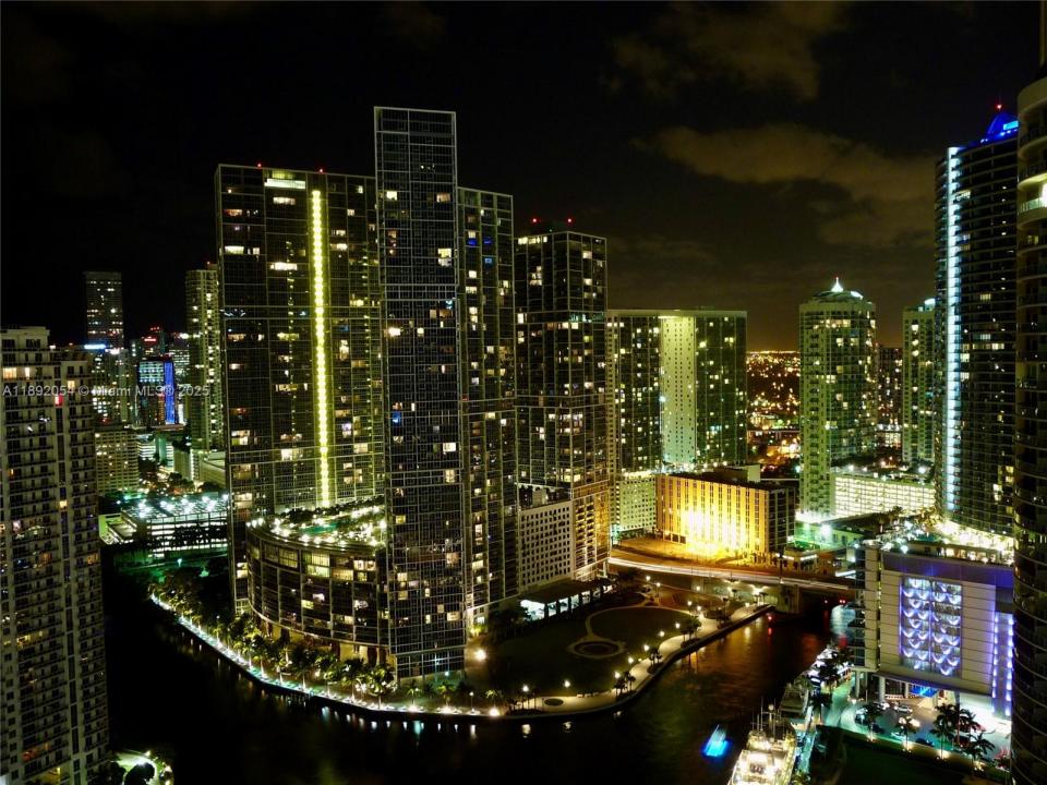 325 S Biscayne Blvd 3917, Miami, فلوريدا 33131, الولايات المتحدة