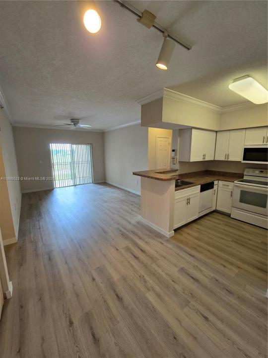 11630 SW 2nd St 17306, Pembroke Pines, Florida 33025, Amerika Birleşik Devletleri