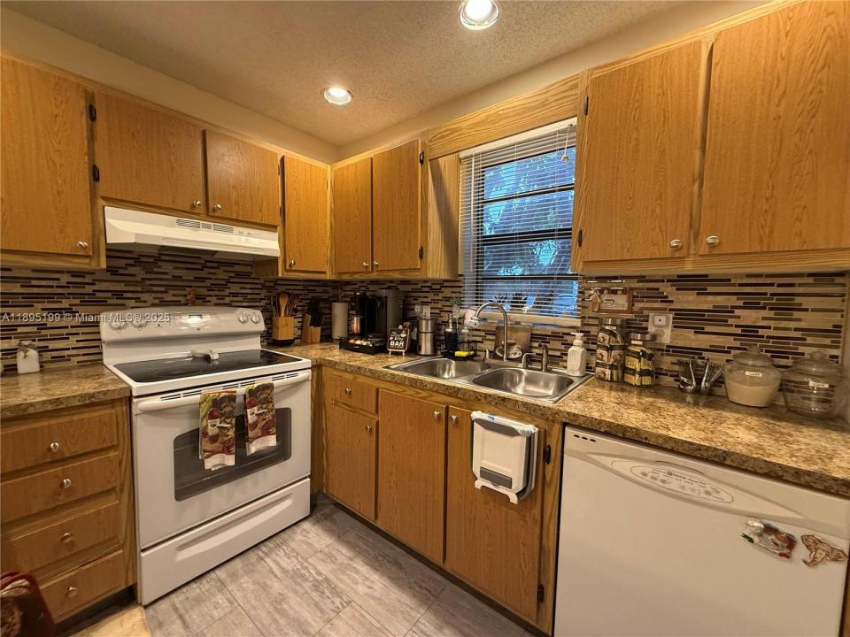 7831 Tam Oshanter Blvd, North Lauderdale, Флорида 33068, Соединенные Штаты