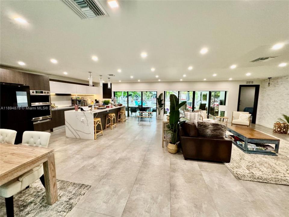 2305 Magnolia Dr 2305, North Miami, Flórida 33181, Estados Unidos