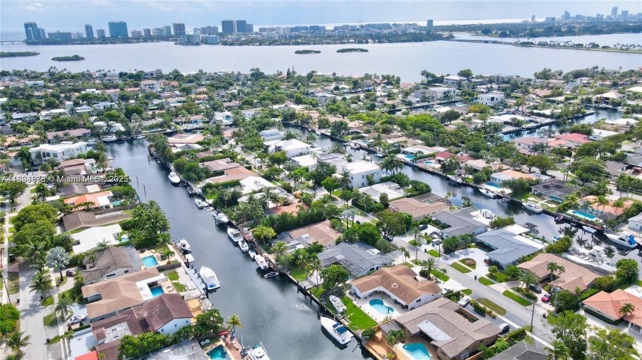 2305 Magnolia Dr 2305, North Miami, Flórida 33181, Estados Unidos