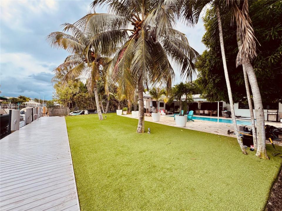 2305 Magnolia Dr 2305, North Miami, Flórida 33181, Estados Unidos