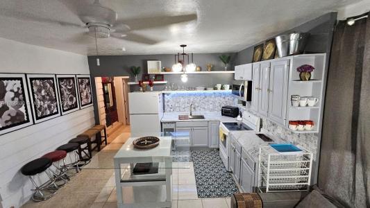 4201 SW 60th 2, South Miami, Florida 33155