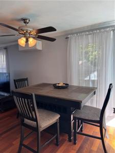 25 Advent Street, North Kingstown, Rhode Island 02852, USA