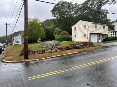 2 Cobble Hill Road, Lincoln, Rhode Island 02865, USA