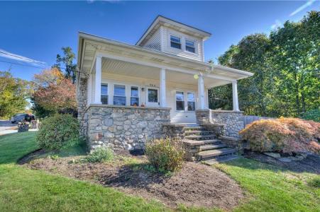 586 Oaklawn Avenue, Cranston, Rhode Island 02920