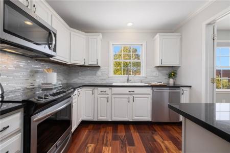 231 Maple Avenue 204, Newport, RI 02840, USA