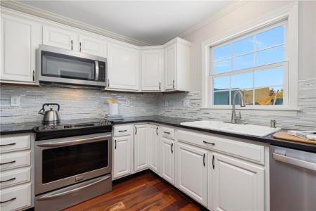 231 Maple Avenue 204, Newport, Rhode Island 02840, USA