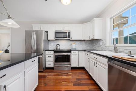 231 Maple Avenue 204, Newport, Rhode Island 02840, USA