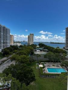 11111 Biscayne Blvd 6B, Miami, Florida 33181, USA
