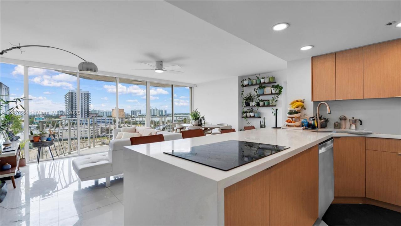 7601 E Treasure Dr 1011, North Bay Village, Florida 33141, Stati Uniti