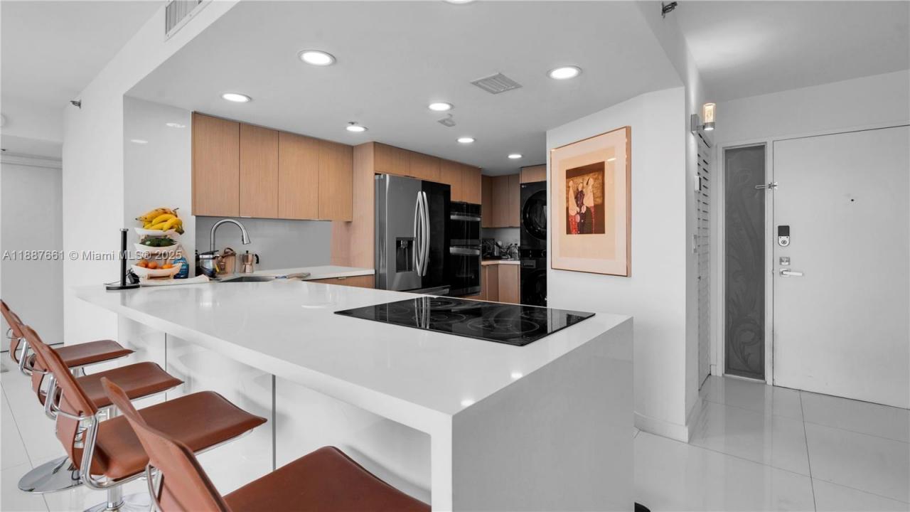 7601 E Treasure Dr 1011, North Bay Village, Florida 33141, Stati Uniti