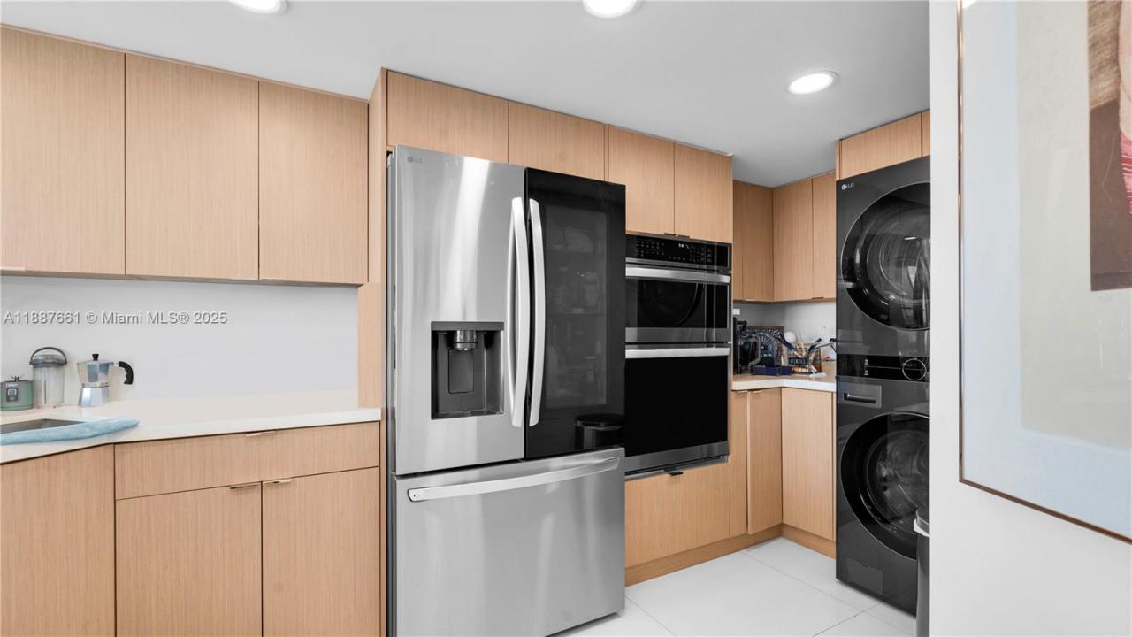 7601 E Treasure Dr 1011, North Bay Village, Florida 33141, Stati Uniti