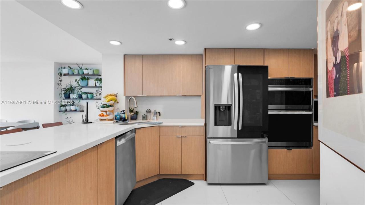 7601 E Treasure Dr 1011, North Bay Village, Florida 33141, Stati Uniti