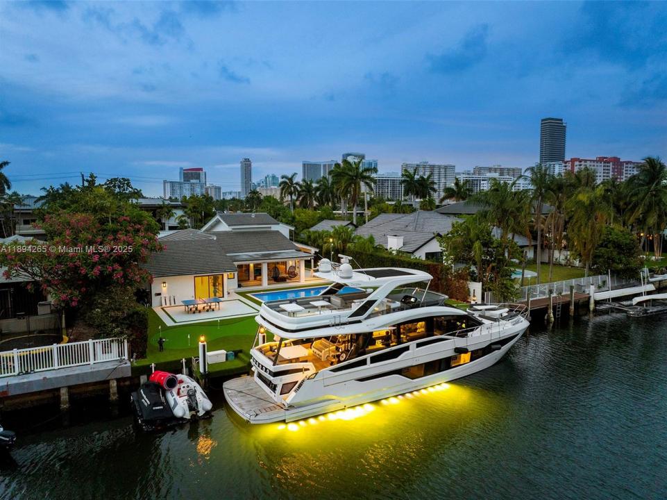 207 Holiday Dr, Hallandale Beach, Florida 33009