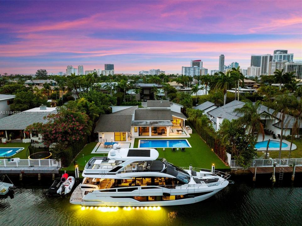 207 Holiday Dr, Hallandale Beach, Florida 33009