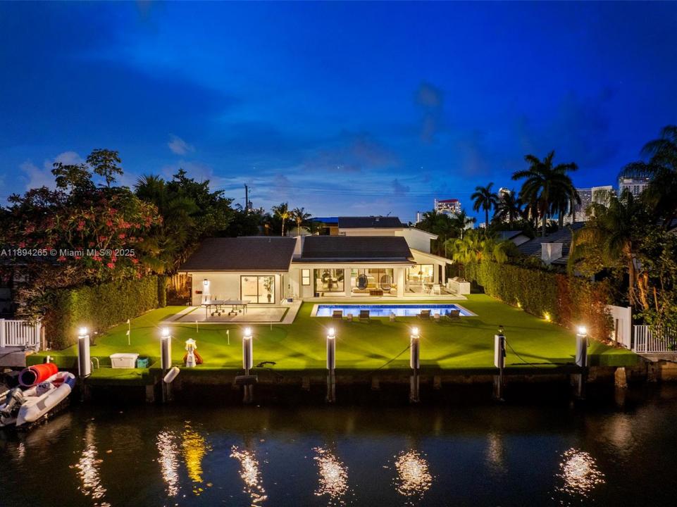 207 Holiday Dr, Hallandale Beach, Florida 33009