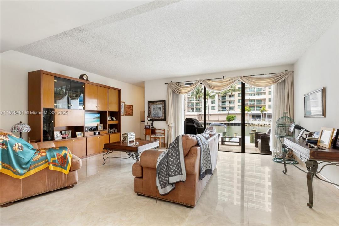214 Poinciana Dr 204, Sunny Isles Beach, Florida 33160, HOA KỲ