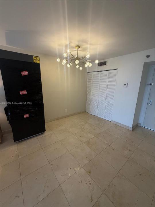 770 Claughton Island Dr 1510, Miami, Floryda 33131, USA